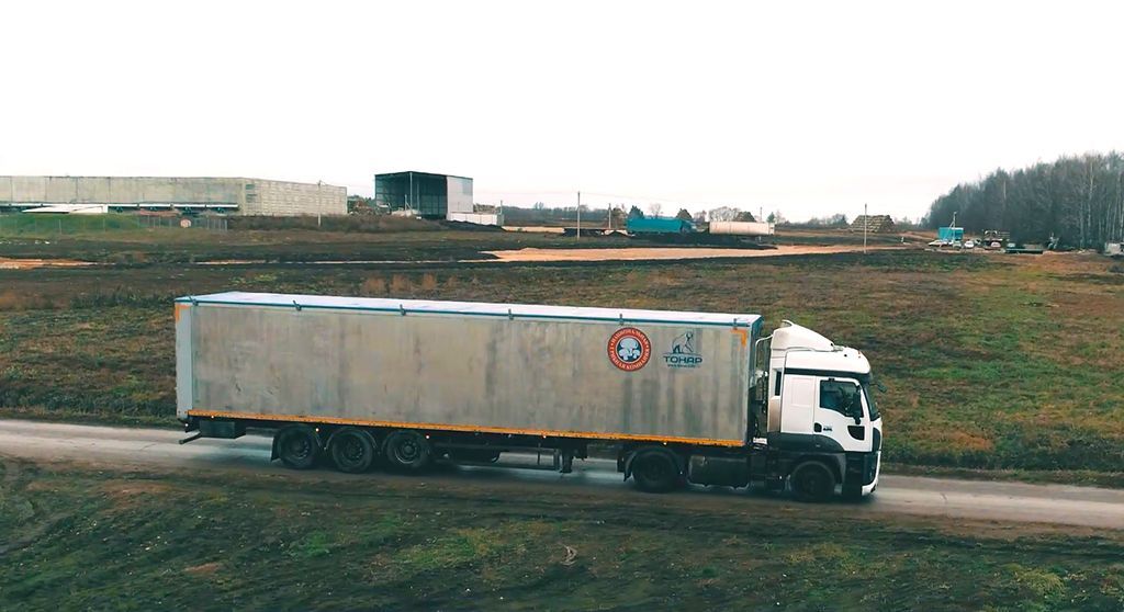 Универсальный полуприцеп с CARGO FLOOR 