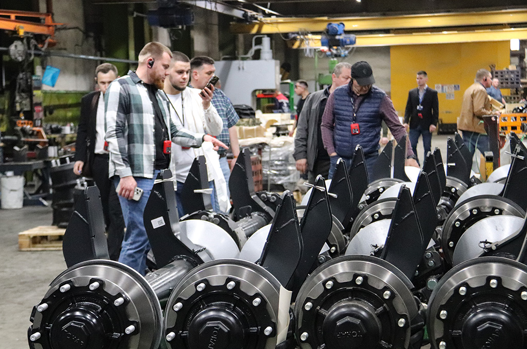 Экскурсия по заводским цехам